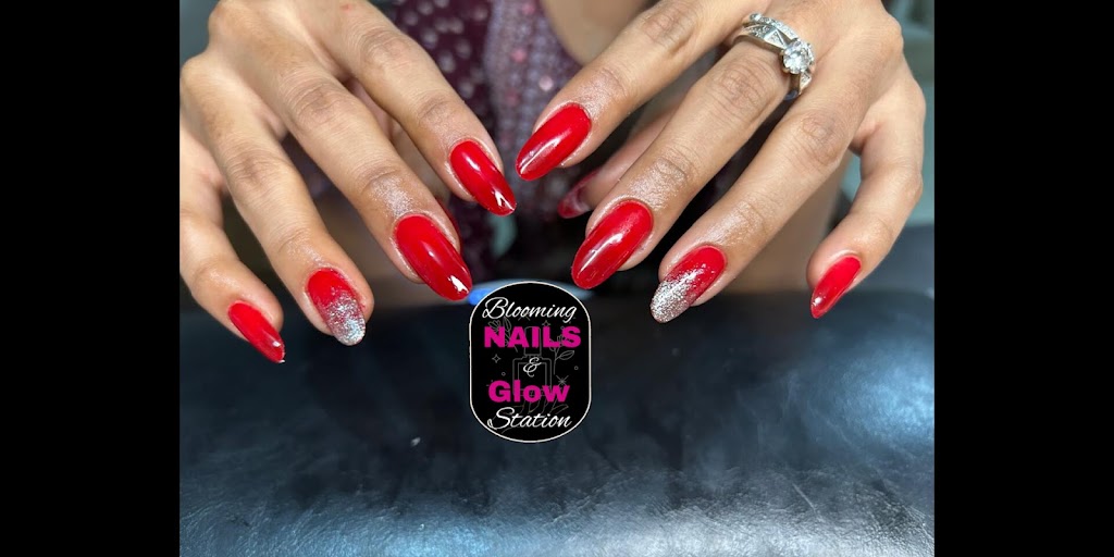 Blooming Nails Glow Station