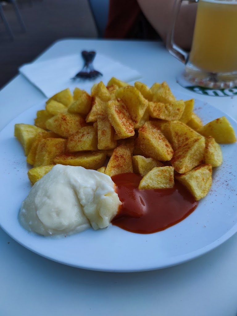 La Marimorena Bar — Patatas bravas
