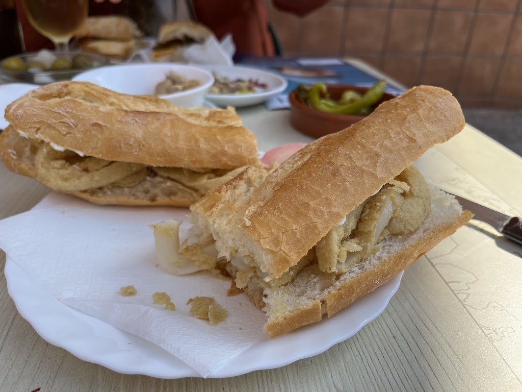 BAR Valero — Comida y bebida