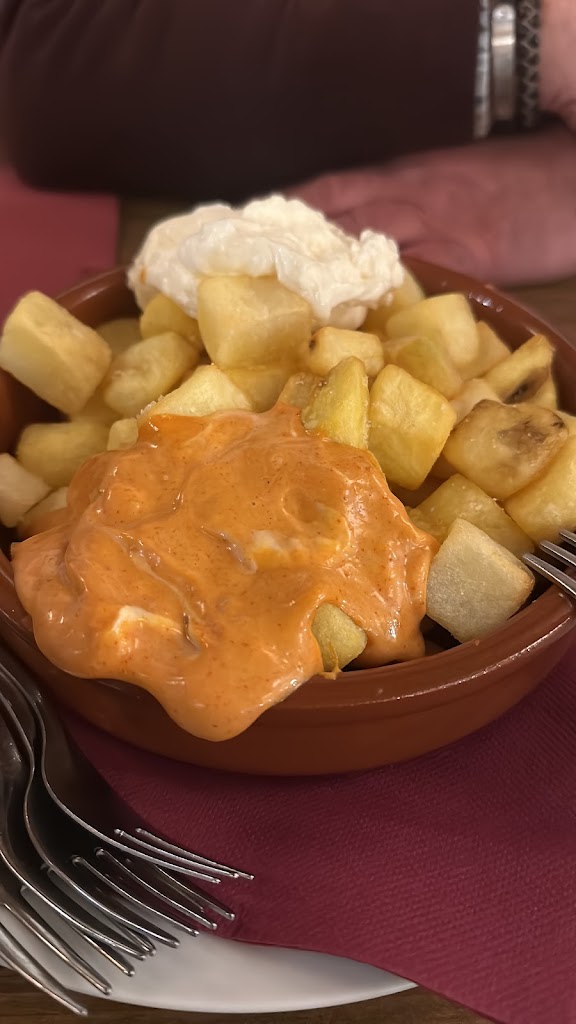 Can Bonachi — Comida y bebida