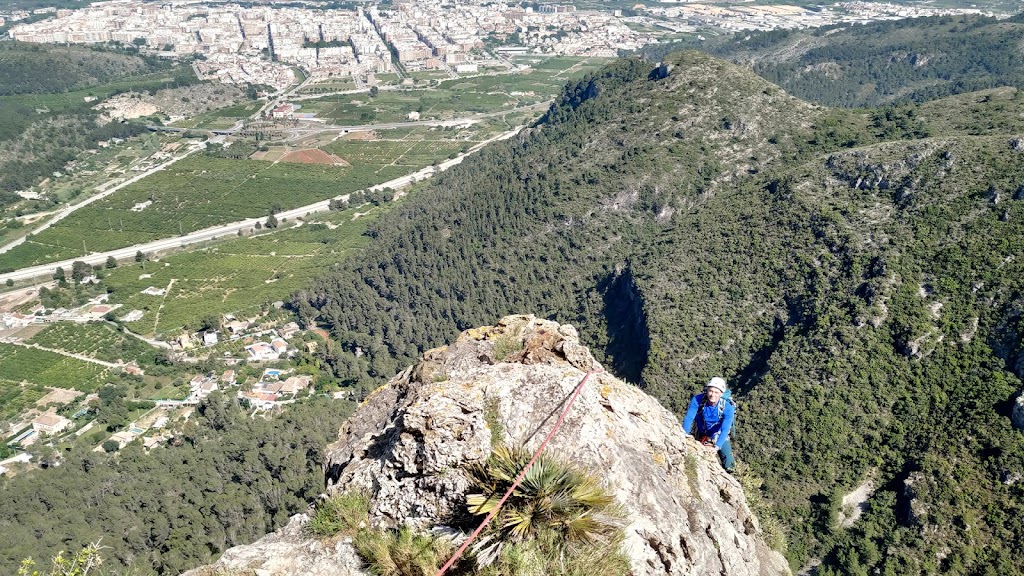 Roca Nostra, guies d'escalada