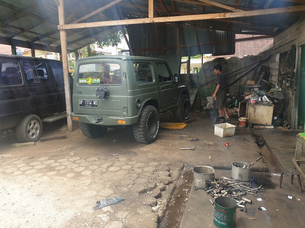 ADEK MOTOR (SERVIS DAN JASA BUMPER COSTUM)