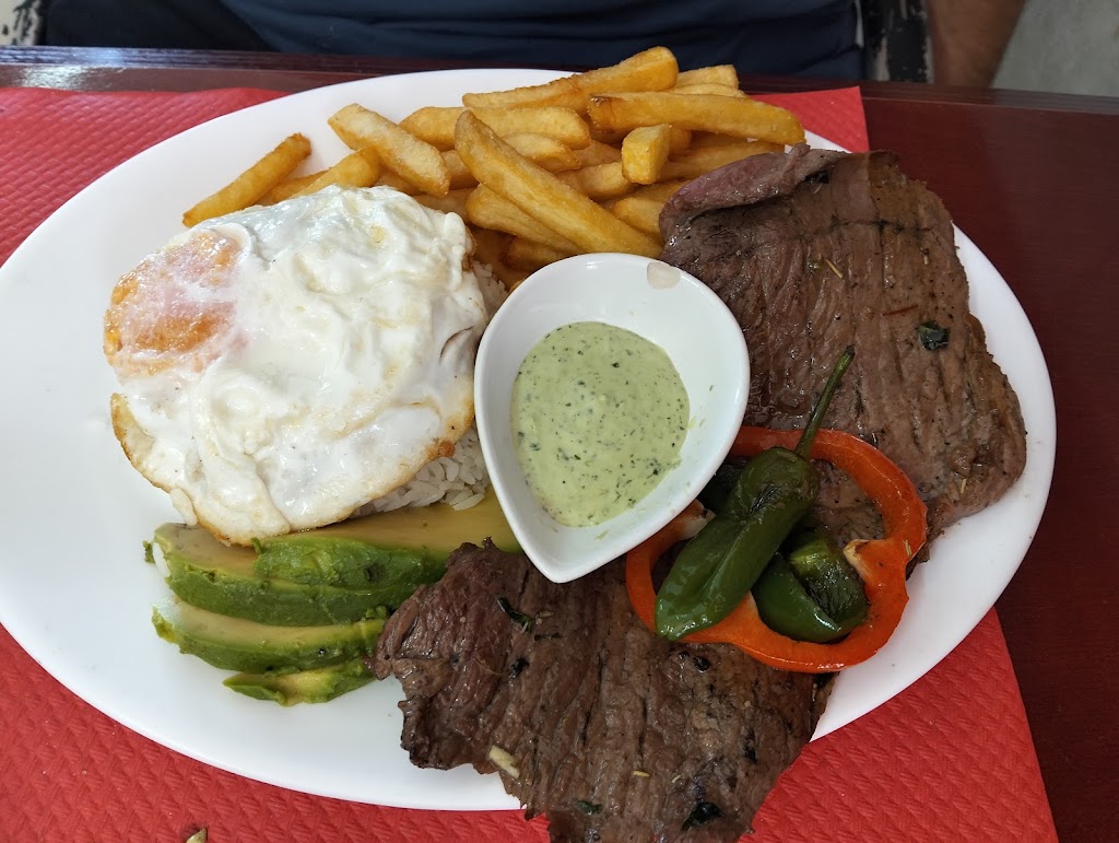 Restaurante El Tata — Comida y bebida