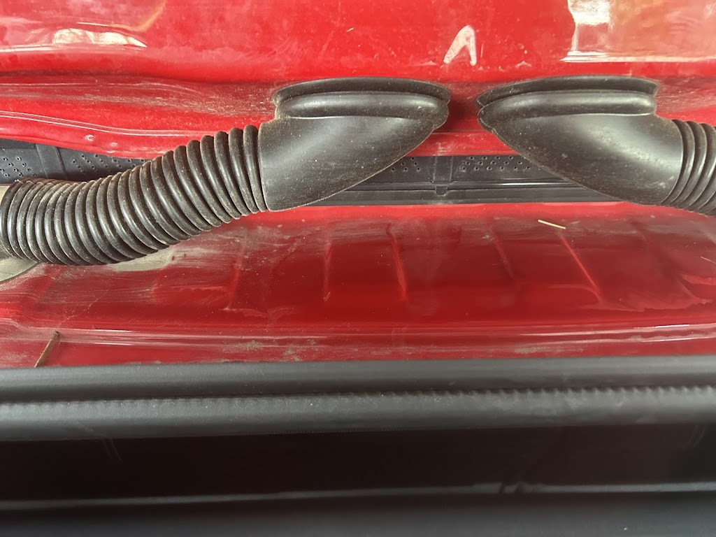 La Ermita Lavado y Engrase, S .L.