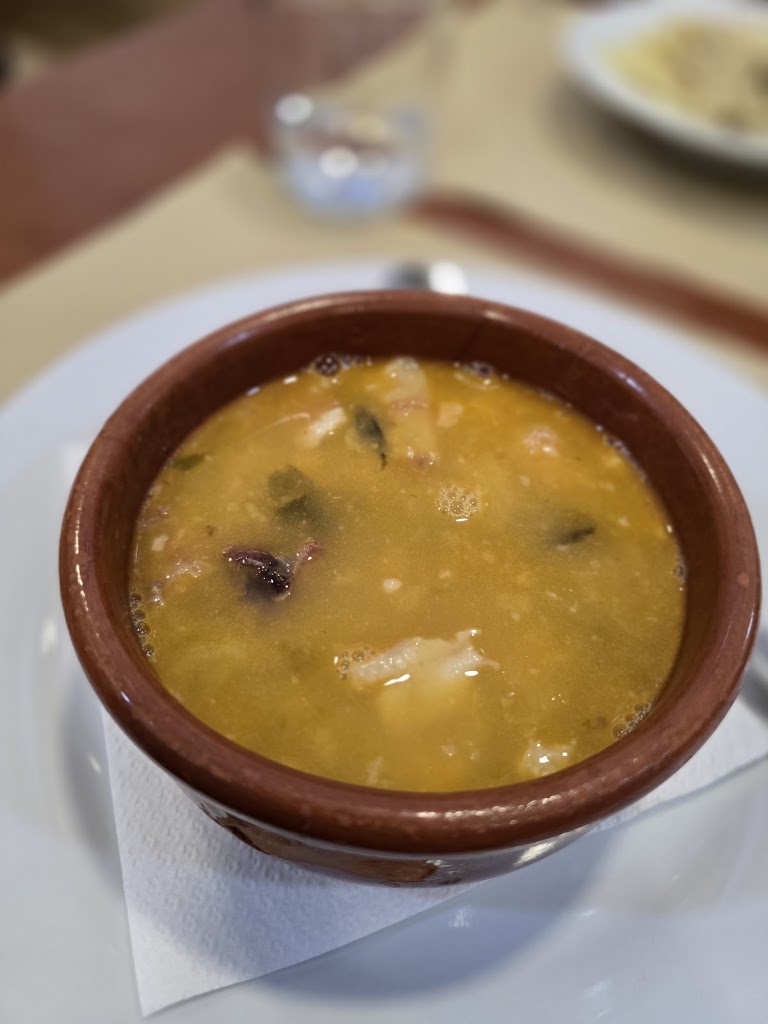 Dubo 2 cafe-restaurant — Comida y bebida