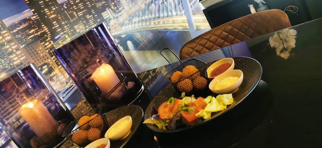 Rotterdam Bar Bistro — Comida y bebida