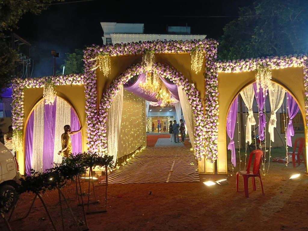 Hotel J N Palace