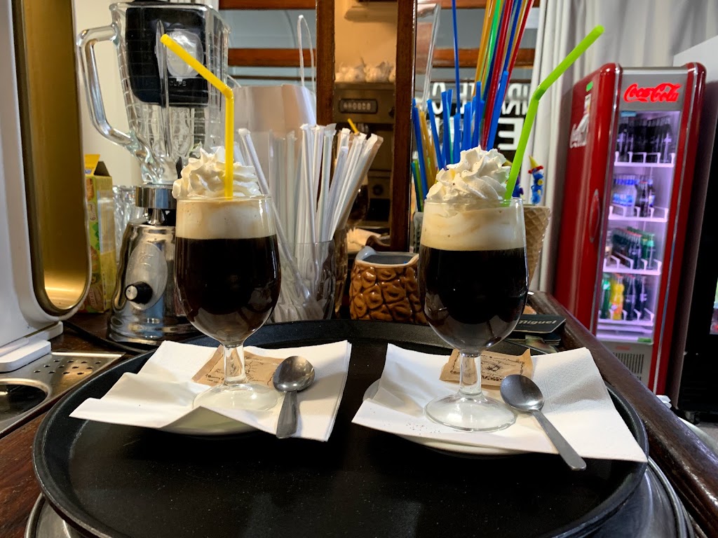 Erik's bar — Comida y bebida
