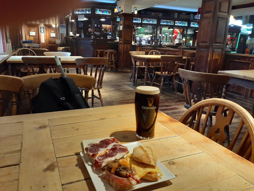 Restaurante Pipers Irish — Comida y bebida