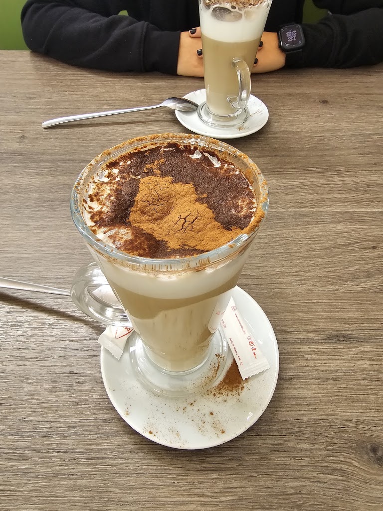 "Sabores" Helados Artesanos, Cafeteria, Pasteleria — Comida y bebida