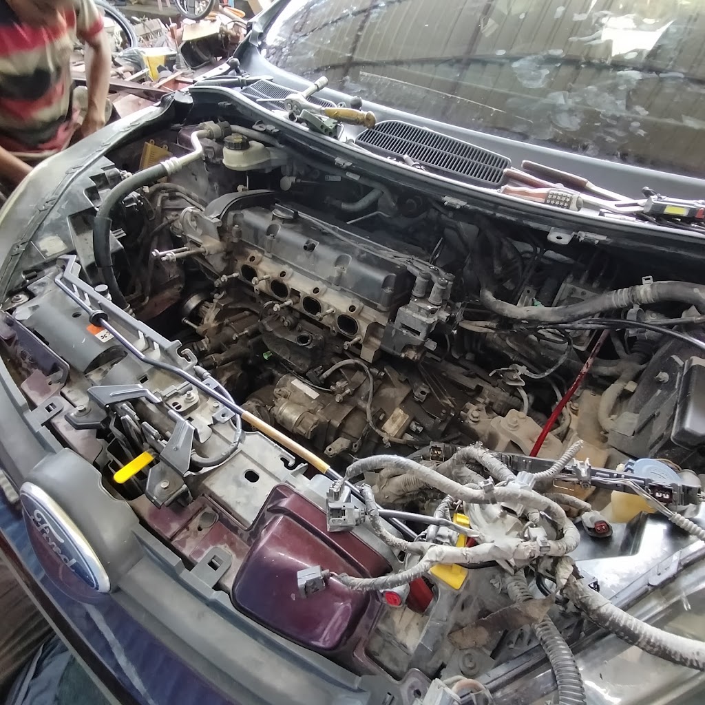 Bengkel mobil dua putra