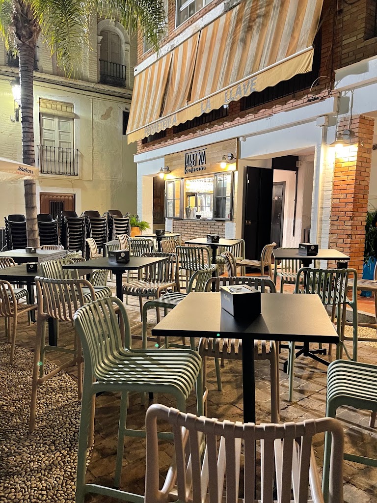 Taberna Cafecino by moya — Ambiente