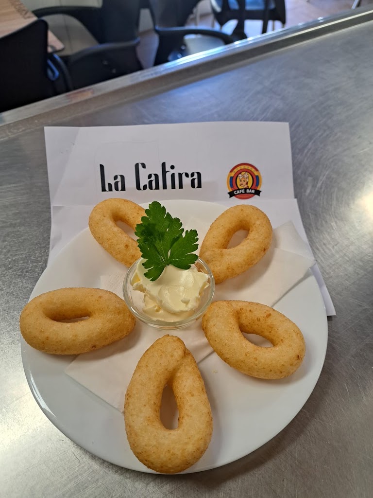 La Catira Cafe Bar — Comida y bebida