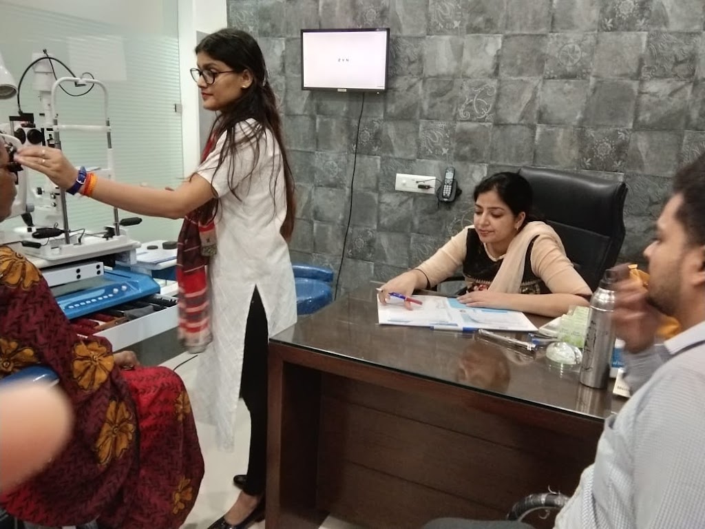 Dr Simpy Rajpal Ophthalmologist Eye Surgeon