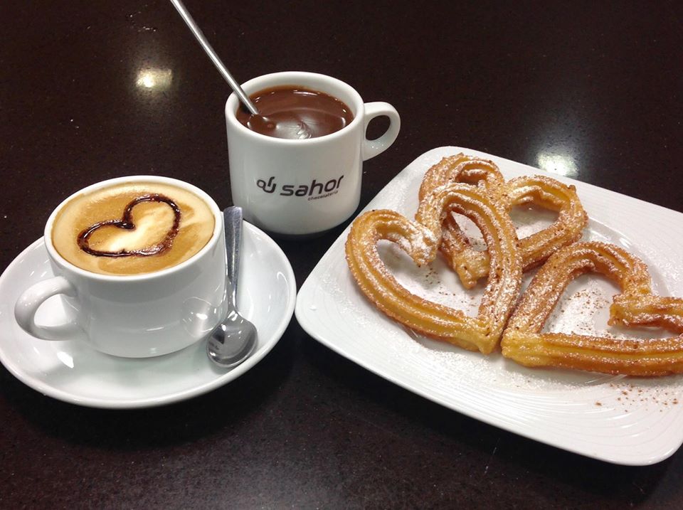Cafeteria Chocolateria SAHOR — Comida y bebida