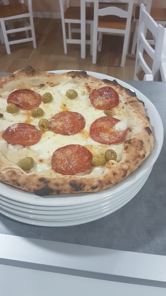 Kebap Autentica Pizza Napolitana — Comida y bebida