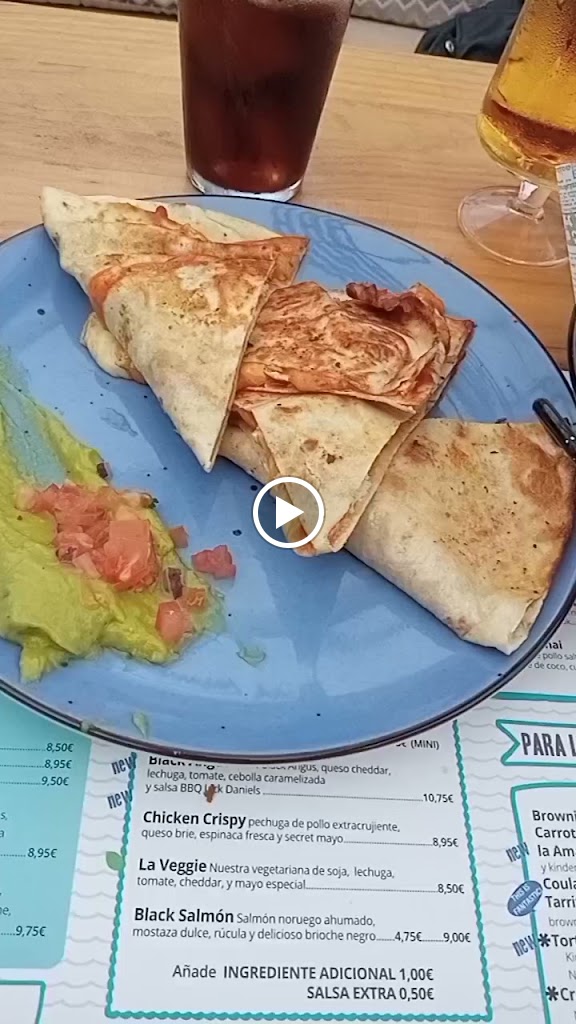 Lombok food + drinks + club — Videos