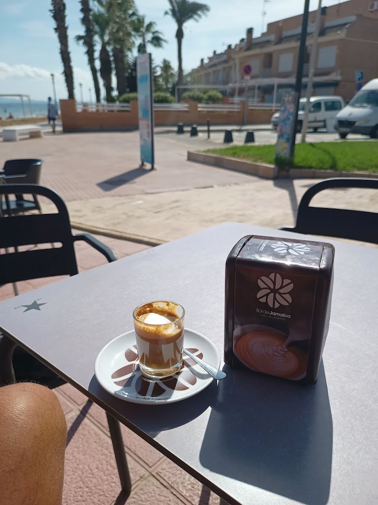 Chiringuito LA LAGUNA BEACH — Comida y bebida