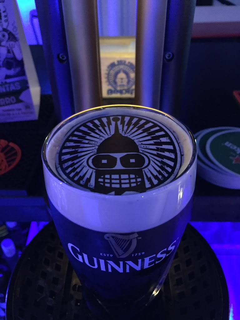 PUB BENDER — Comida y bebida