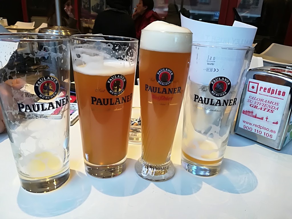 Grace O'malley Irish Pub — Comida y bebida