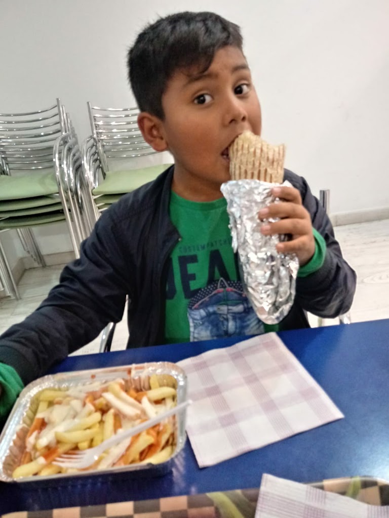 Doner Kebap Cieza — Comida y bebida
