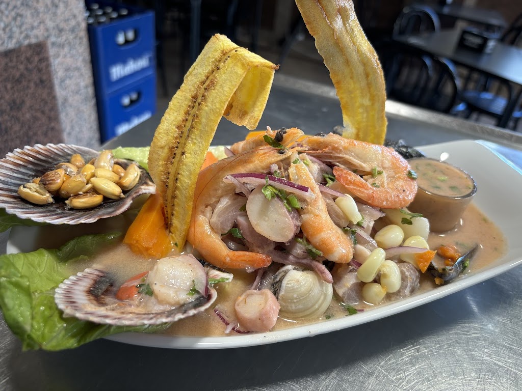 Restaurante La Pausa ( Cocina peruana y pollo al carbon) — Comida y bebida