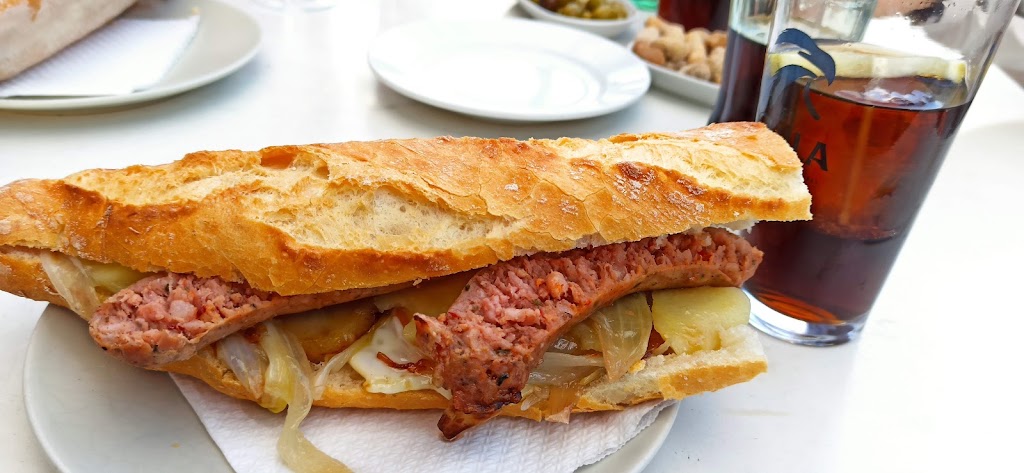 Restaurante Amanecer — Comida y bebida