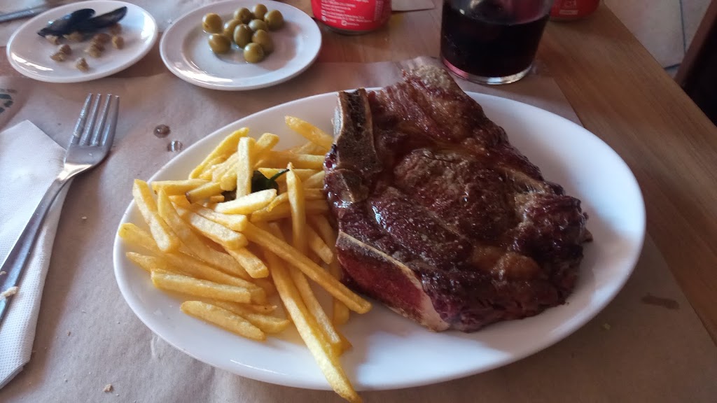 Bar Es Mirador Bodega — Comida y bebida