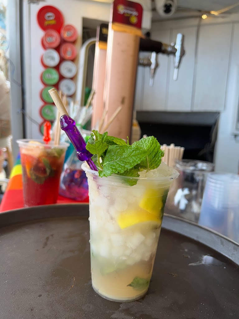 Meet Beach Bar Maspalomas — Comida y bebida