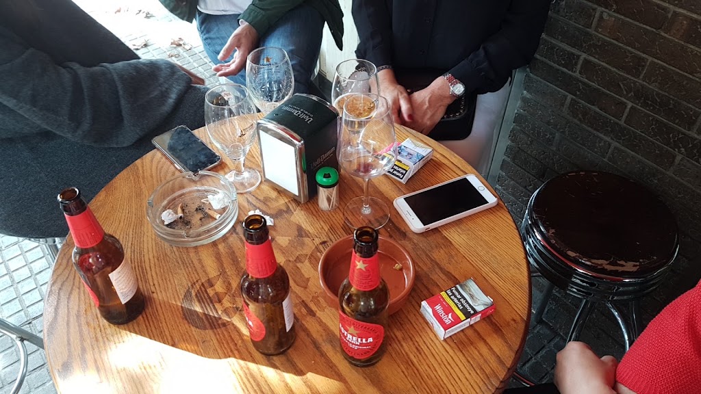 Bar Hamburg — Comida y bebida