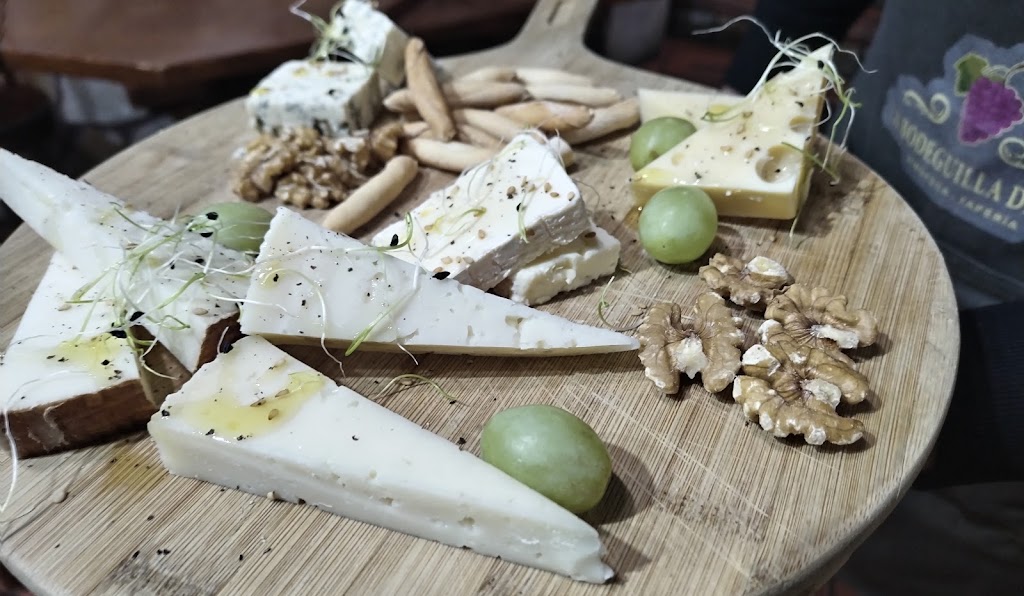 La Bodeguilla de Ari — Comida y bebida