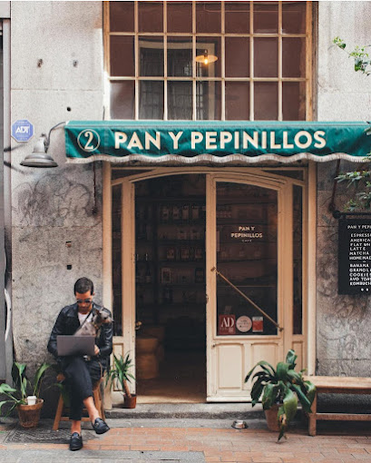 Pan y Pepinillos Cafe (Cafeteria de Especialidad)