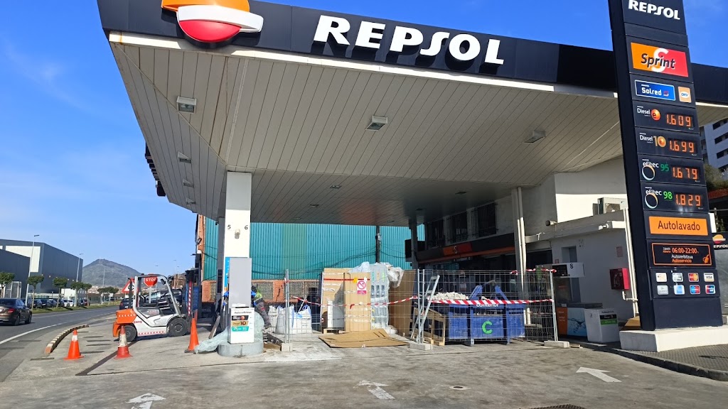 Estacion de Servicio Repsol — Exterior
