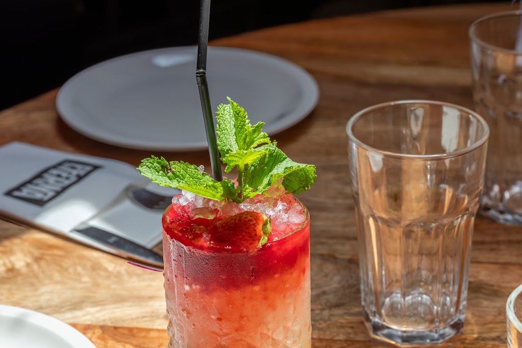 Eterna Restaurante — Comida y bebida