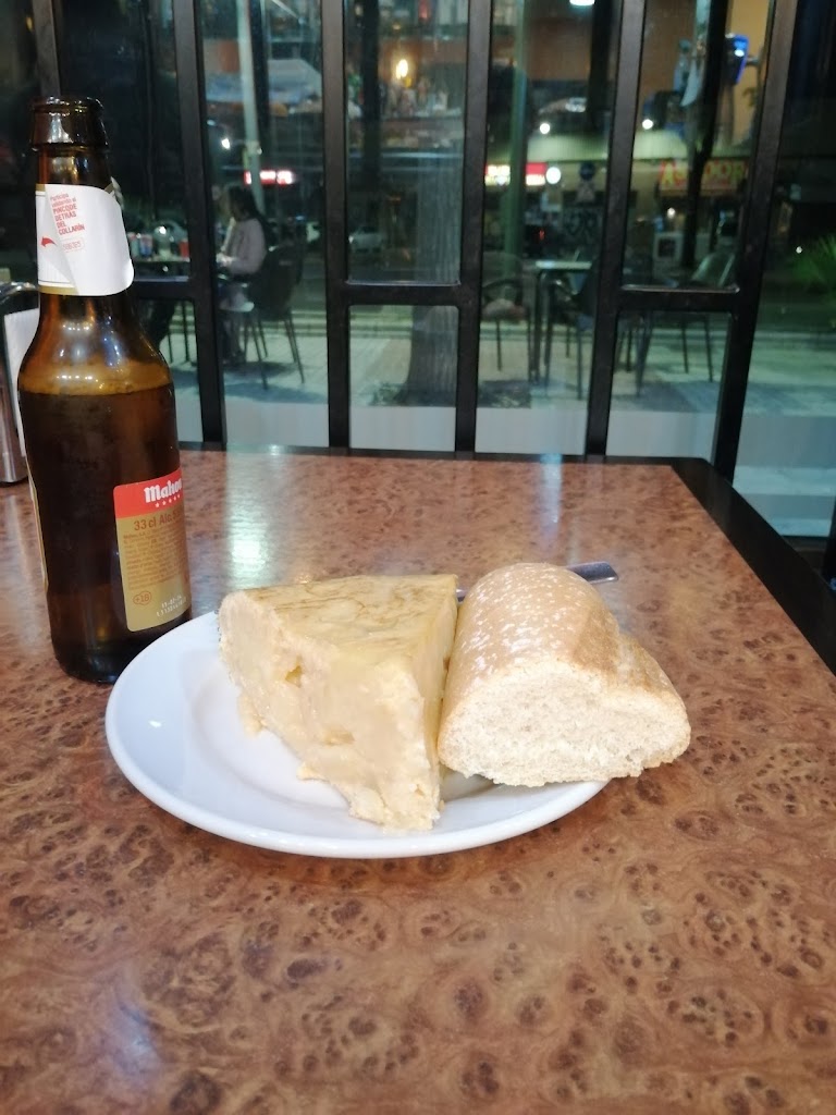 Cerveceria — Comida y bebida