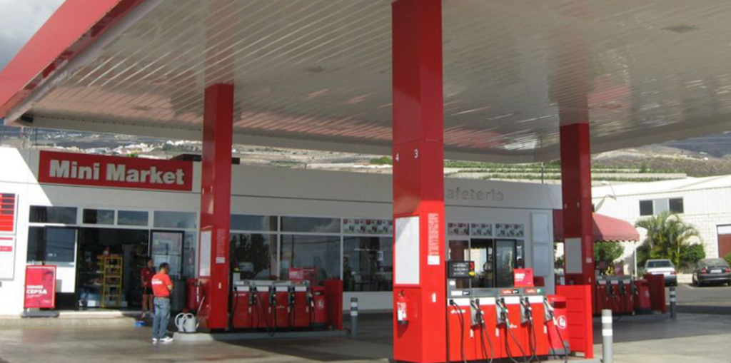 Estacion de servicio Moeve, antes Cepsa — Estacion de servicio