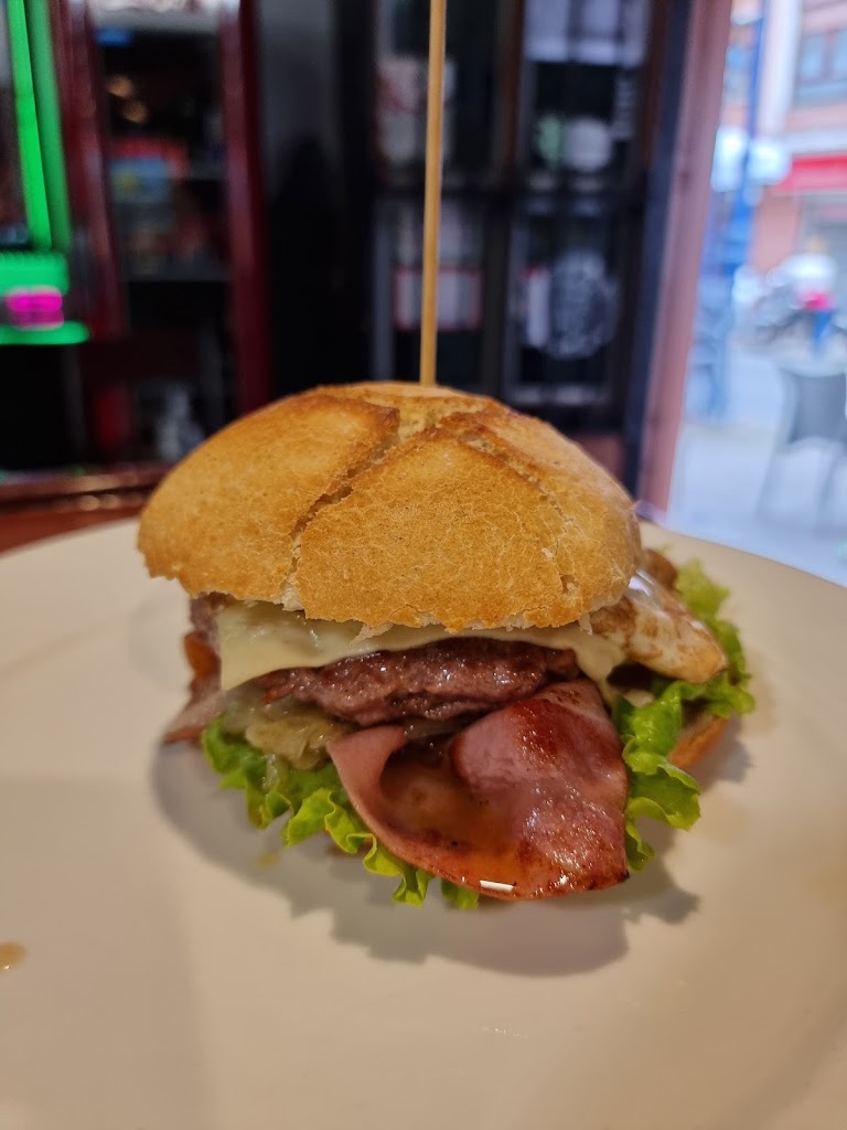 Taberna Unai — Comida y bebida