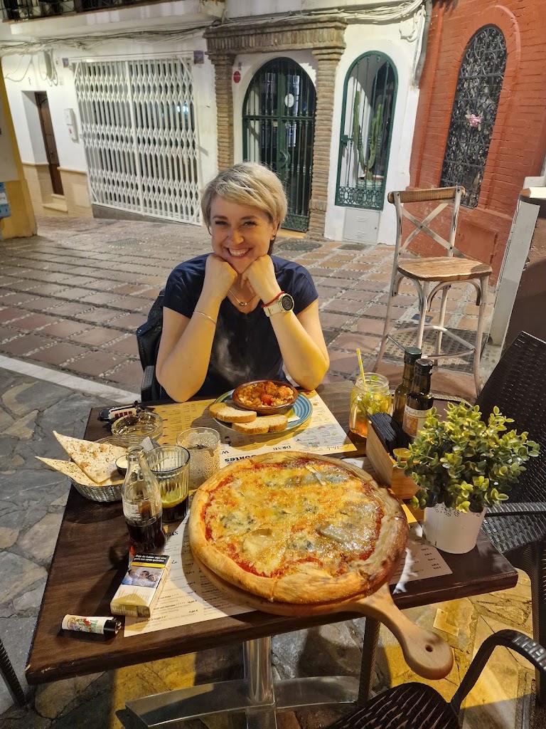 Cortes Cafe — Comida y bebida