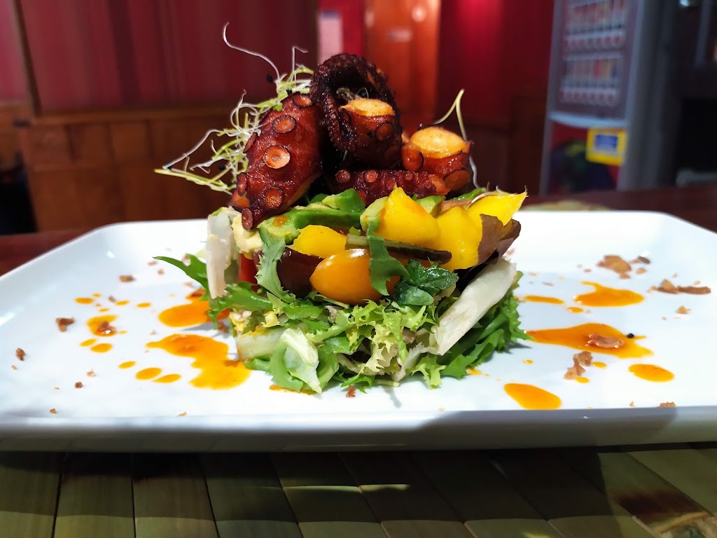 Vinoteca Las Novedades — Comida y bebida