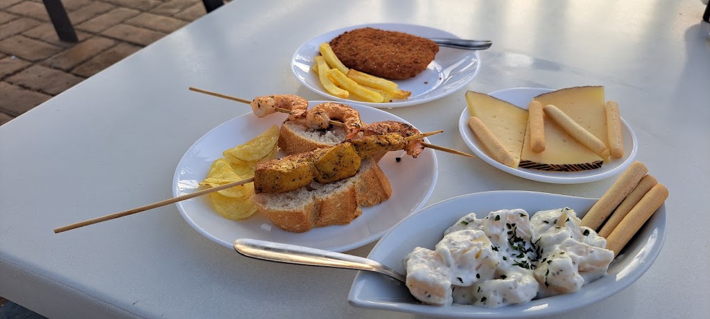 Taberna El Tapeito — Comida y bebida