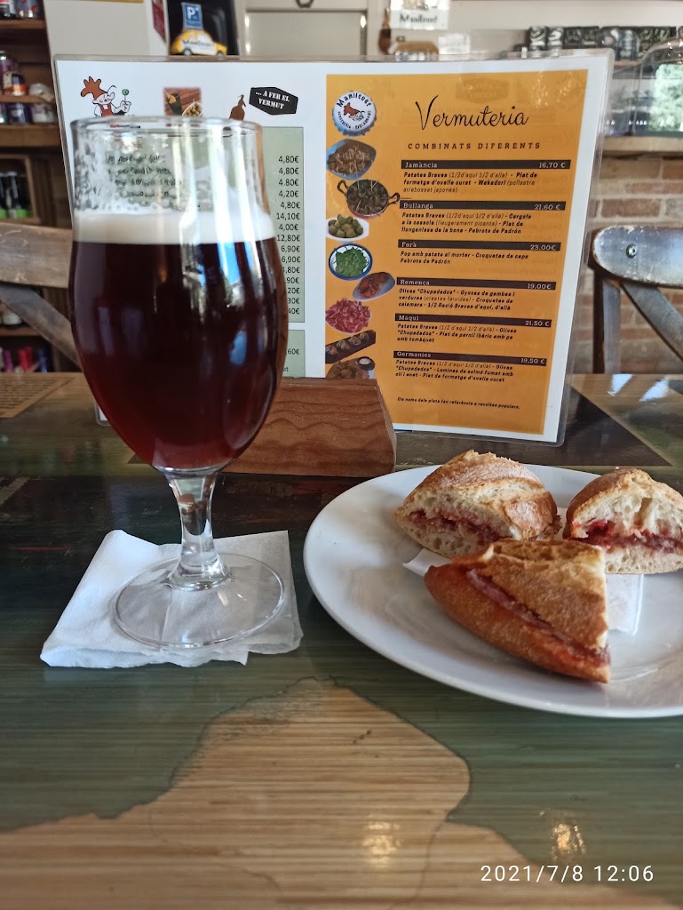 MANLLEUET Cerveseria Restaurant — Cerveza