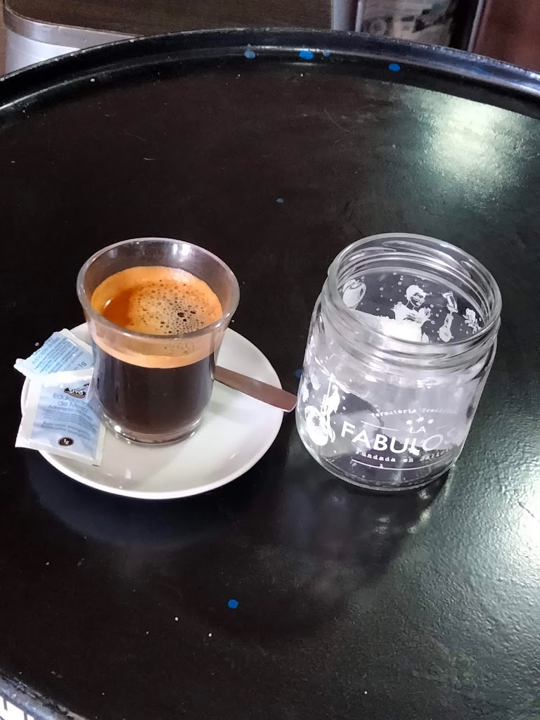 Bar de Celis — Comida y bebida