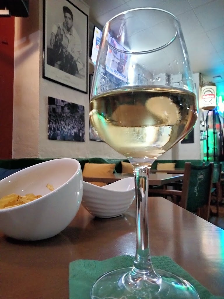 Dandy's Pub — Comida y bebida
