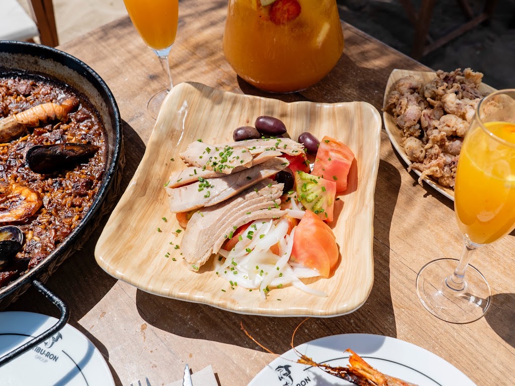 Chiringuito Tibu-Ron — Comida y bebida