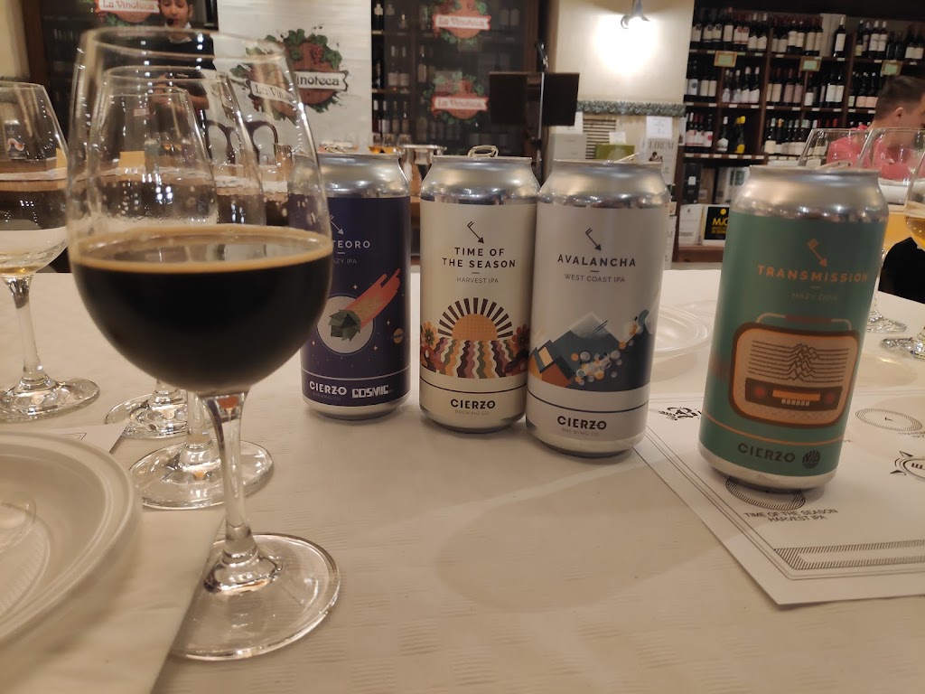 La Vinoteca La Plaza Del Vino — Comida y bebida