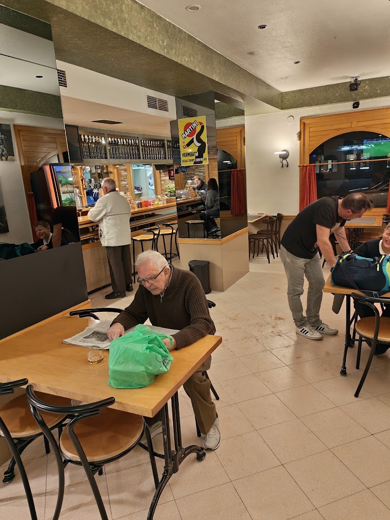 Cafe bar Javier — Ambiente