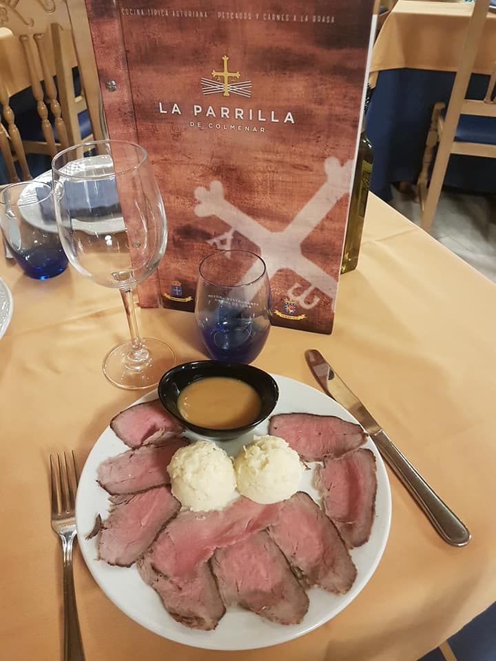 Restaurante la Parrilla de Colmenar — Comida y bebida
