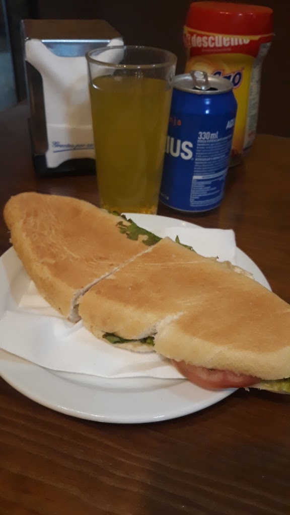 Bar la Luchada — Comida y bebida