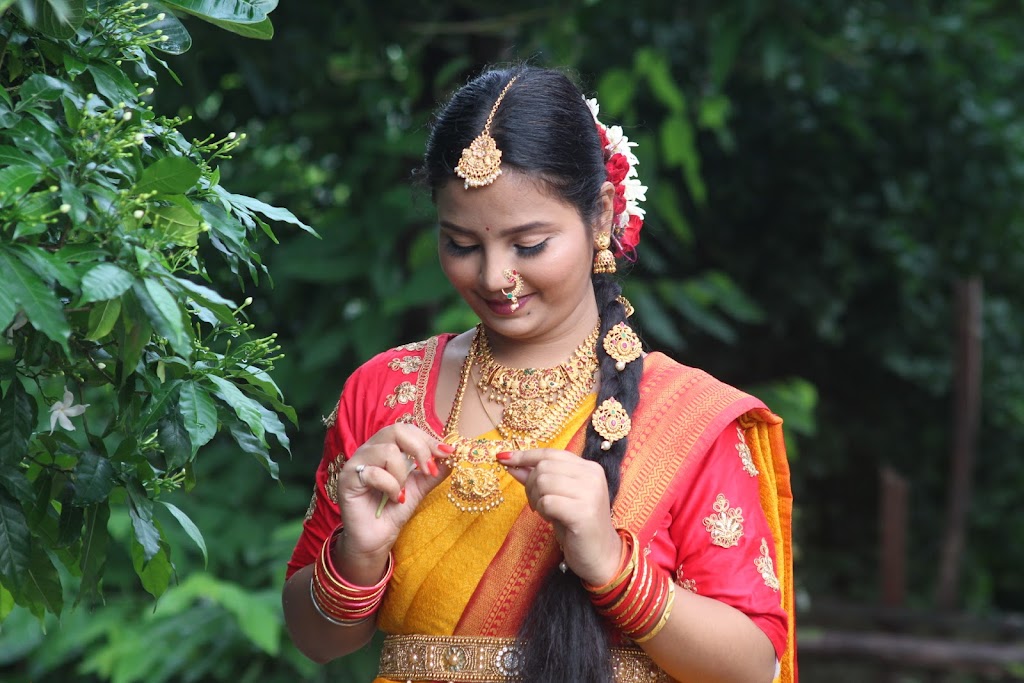 Miracle Beauty Salon And Imitation Jewellery