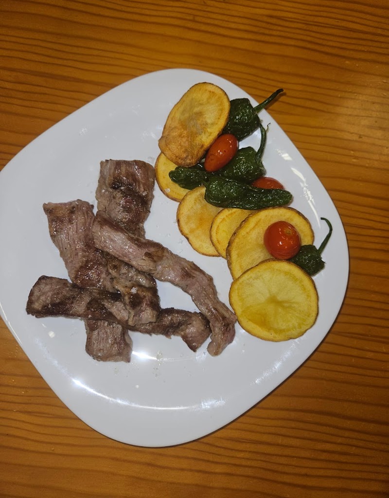 Cafeteria 5 jotas — Comida y bebida